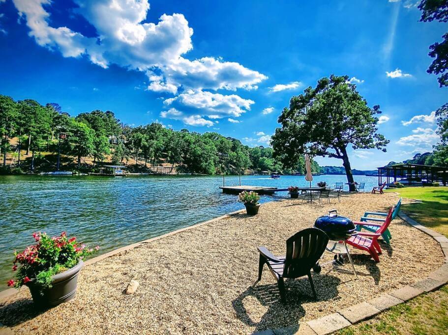 #05 - Lakefront Two Bedroom Cottage- Pet Friendly هوت سبرنغز المظهر الخارجي الصورة