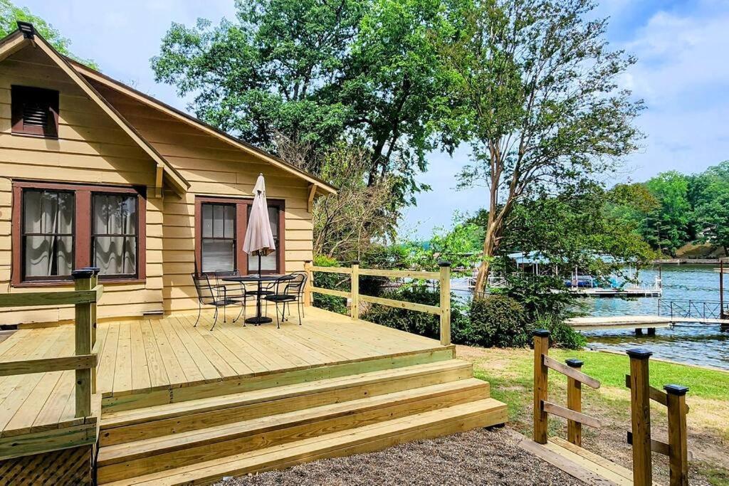 #05 - Lakefront Two Bedroom Cottage- Pet Friendly هوت سبرنغز المظهر الخارجي الصورة